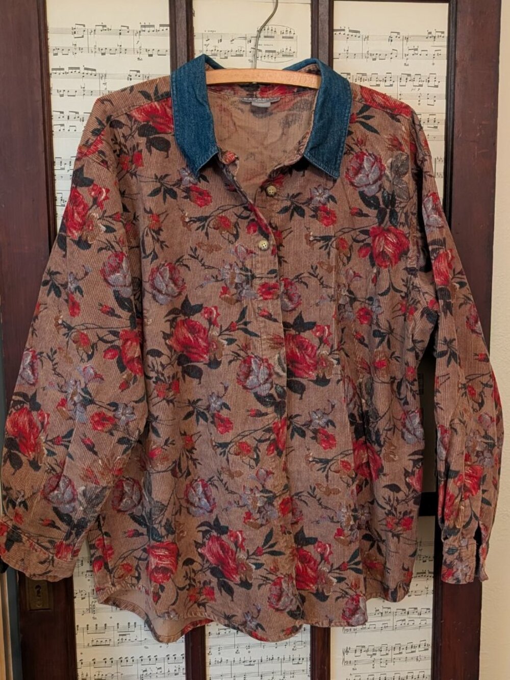 Vintage 90s oversized floral, cotton/corduroy button down with denim collar